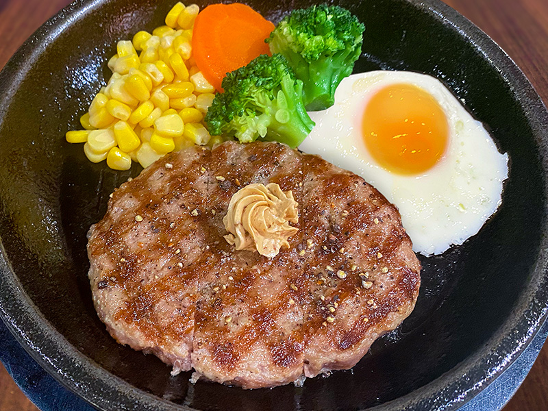 目玉焼き付きハンバーグ